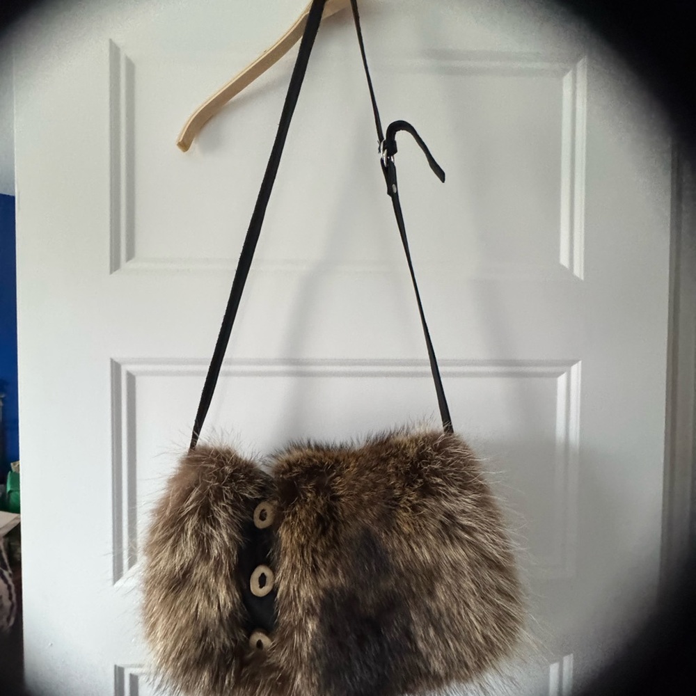Bilodeau handbag fur coyote and leather  with a sleeve to keep your hands warm.